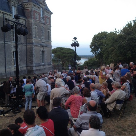 Eclairage du château de la Colinière à Champtoceaux pour un spectacle son et lumière de théâtre avec l'ATELIER SCENIQUE